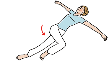 ウエストひねり。体をひねる動きが腸の蠕動(ぜんどう)運動を促します